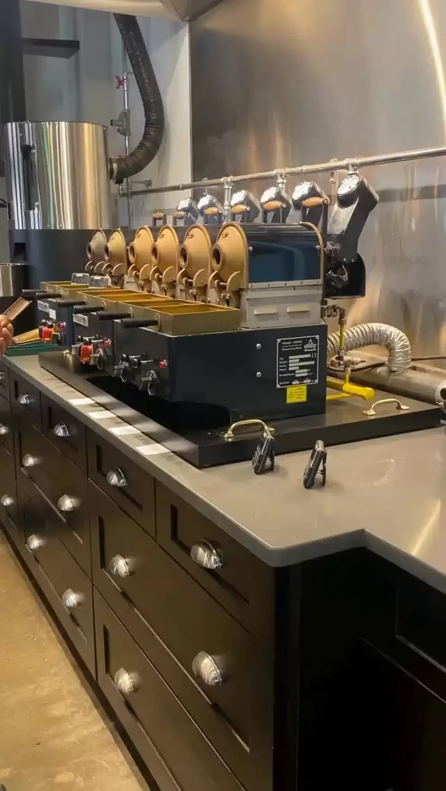 RNY Roaster Round Up! ☕️
 
This week we’ll be drinking a fresh arrival from the town of Inza in Cauca, Colombia. In the cup we found this coffee to be exceptionally clean and sweet, with top notes of bright citrus and tart stone fruits, all tied together with a silky butterscotch finish. 
 
What coffee are you drinking this week?